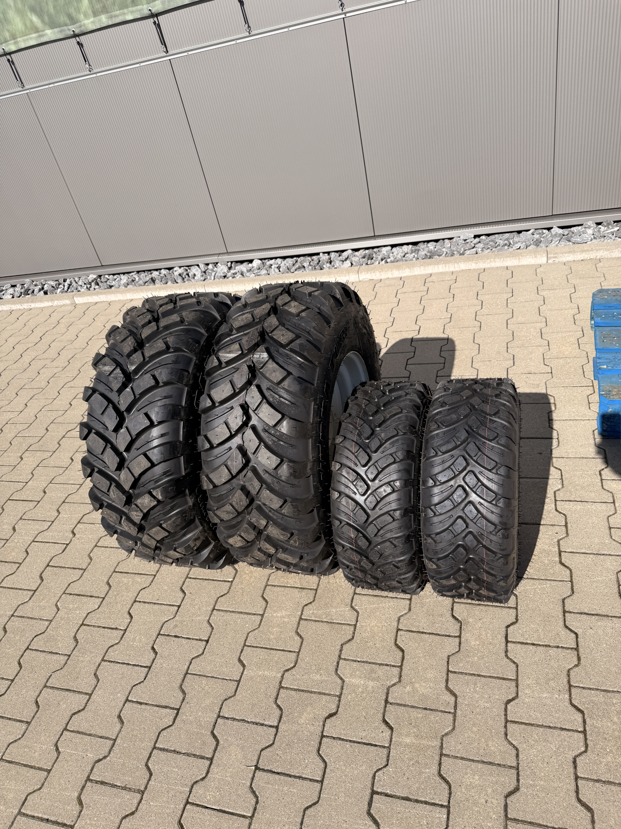 XJ25 - Kommunalbereifung - nur mit Traktor erhältlich